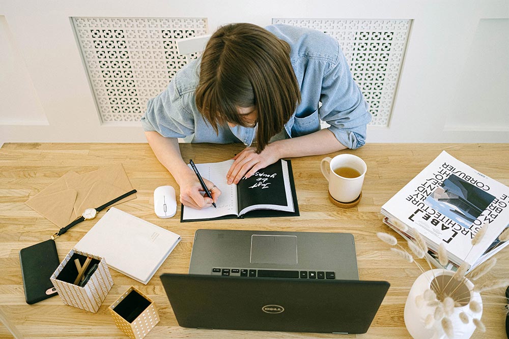 Anne Zanin, secrétaire en freelance